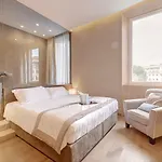 Sun Luxury Pantheon Guest house