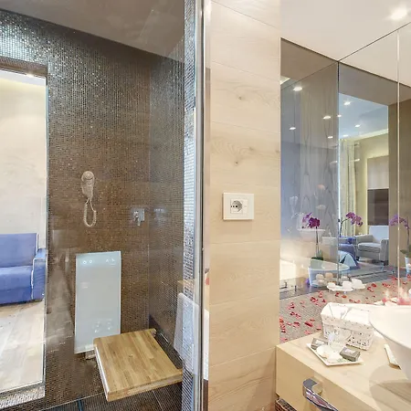 Sun Luxury Pantheon בית הארחה 4*